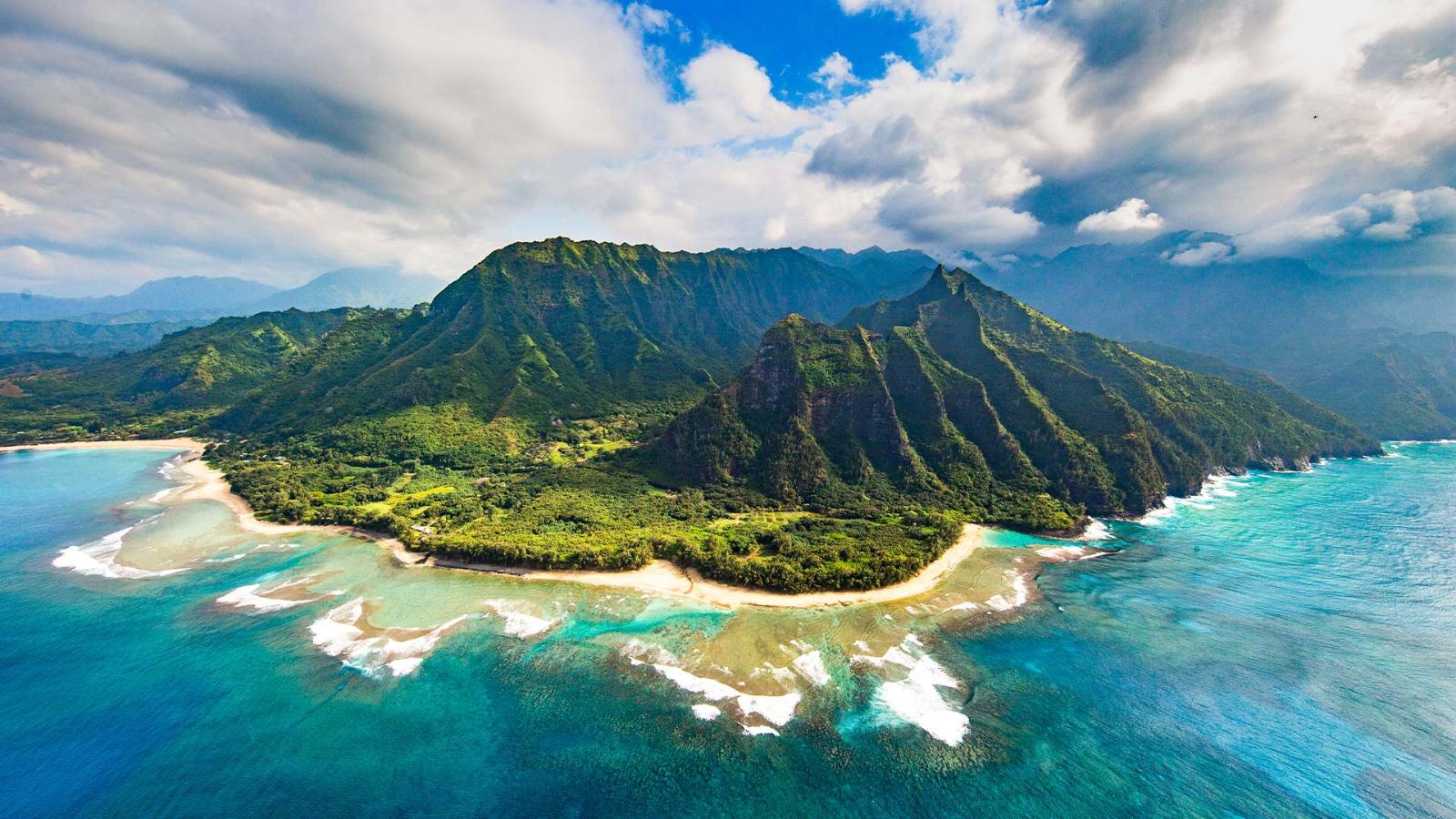 Hawaiian Dreams From Waikiki to the Na Pali Coast