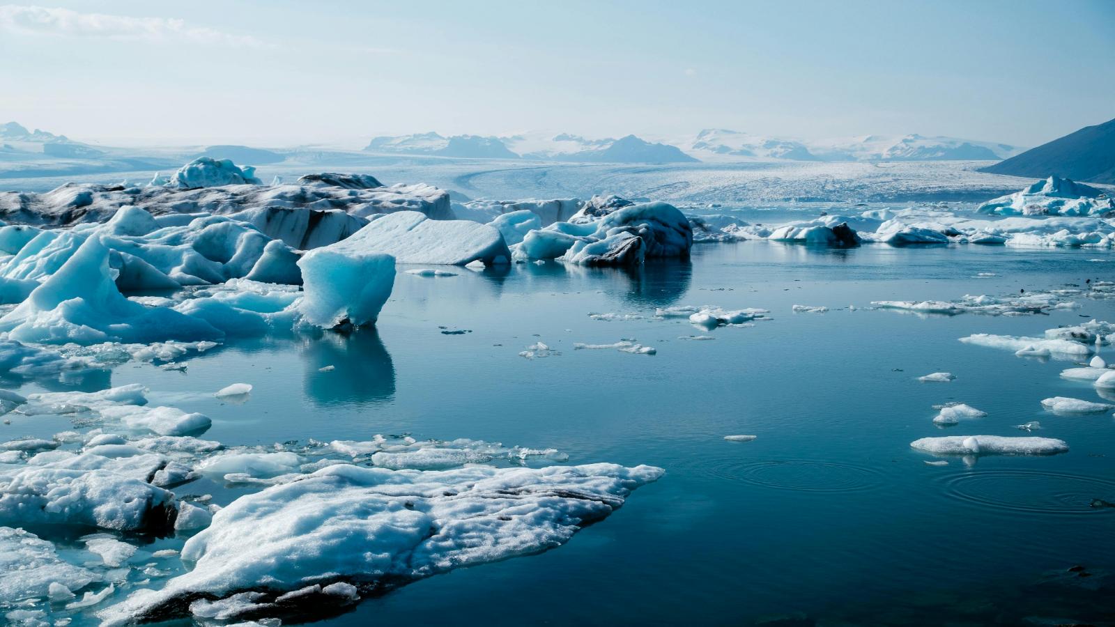 Iceland Northern Lights & Natural Wonders