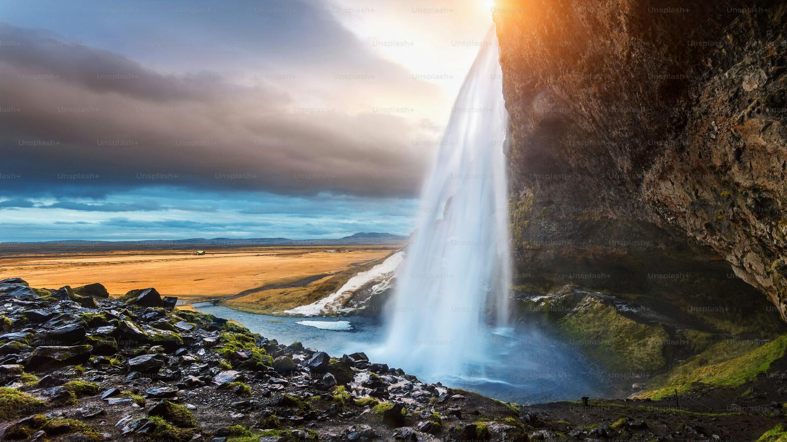 Iceland Northern Lights & Natural Wonders