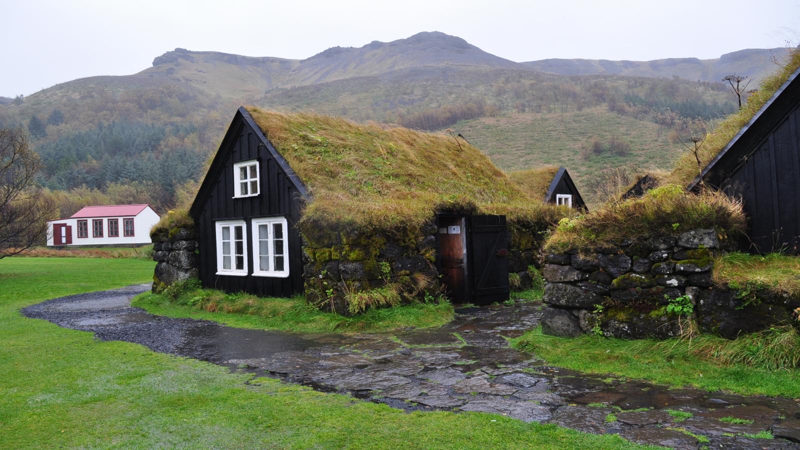 Iceland Northern Lights & Natural Wonders