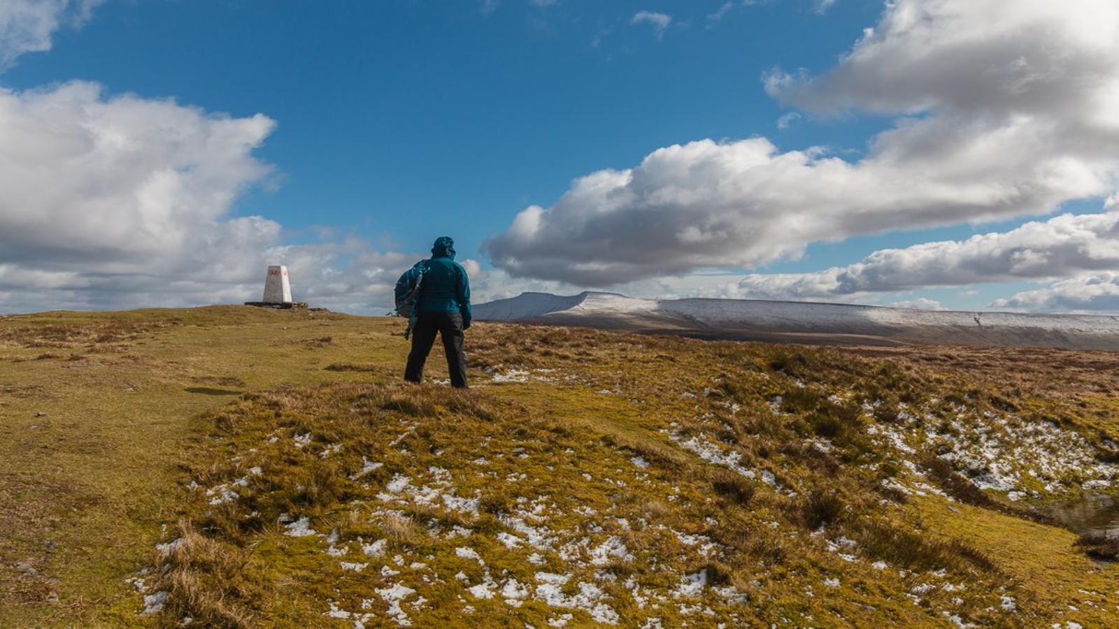 Scenic Wales Escape – Mountains, Castles & Coastlines