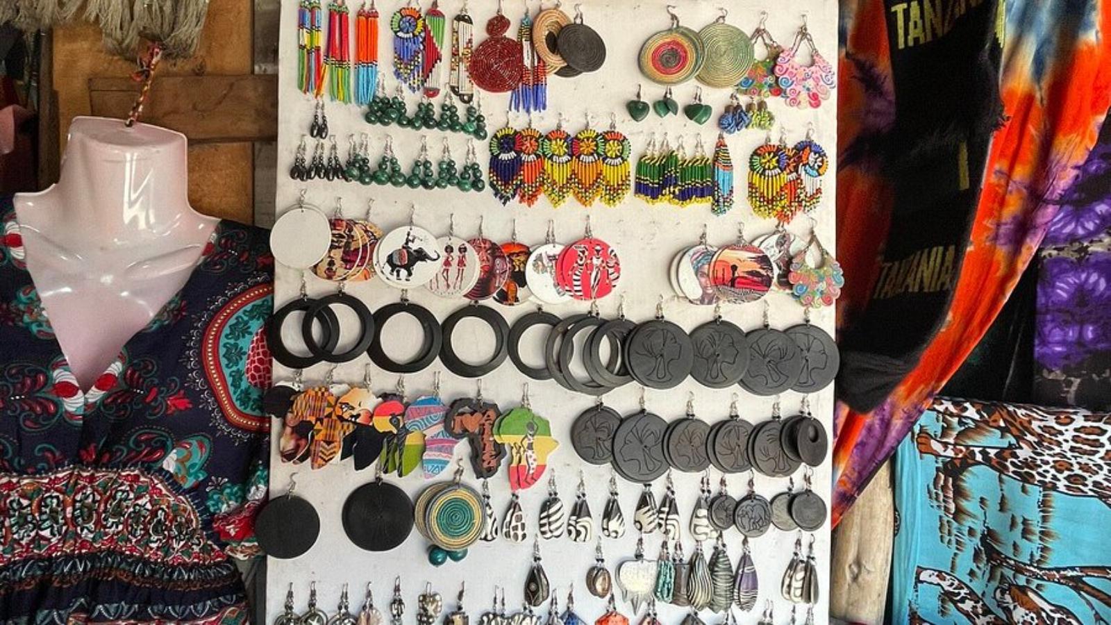 Namibia Discovery – Dunes, Desert & Wildlife Adventure